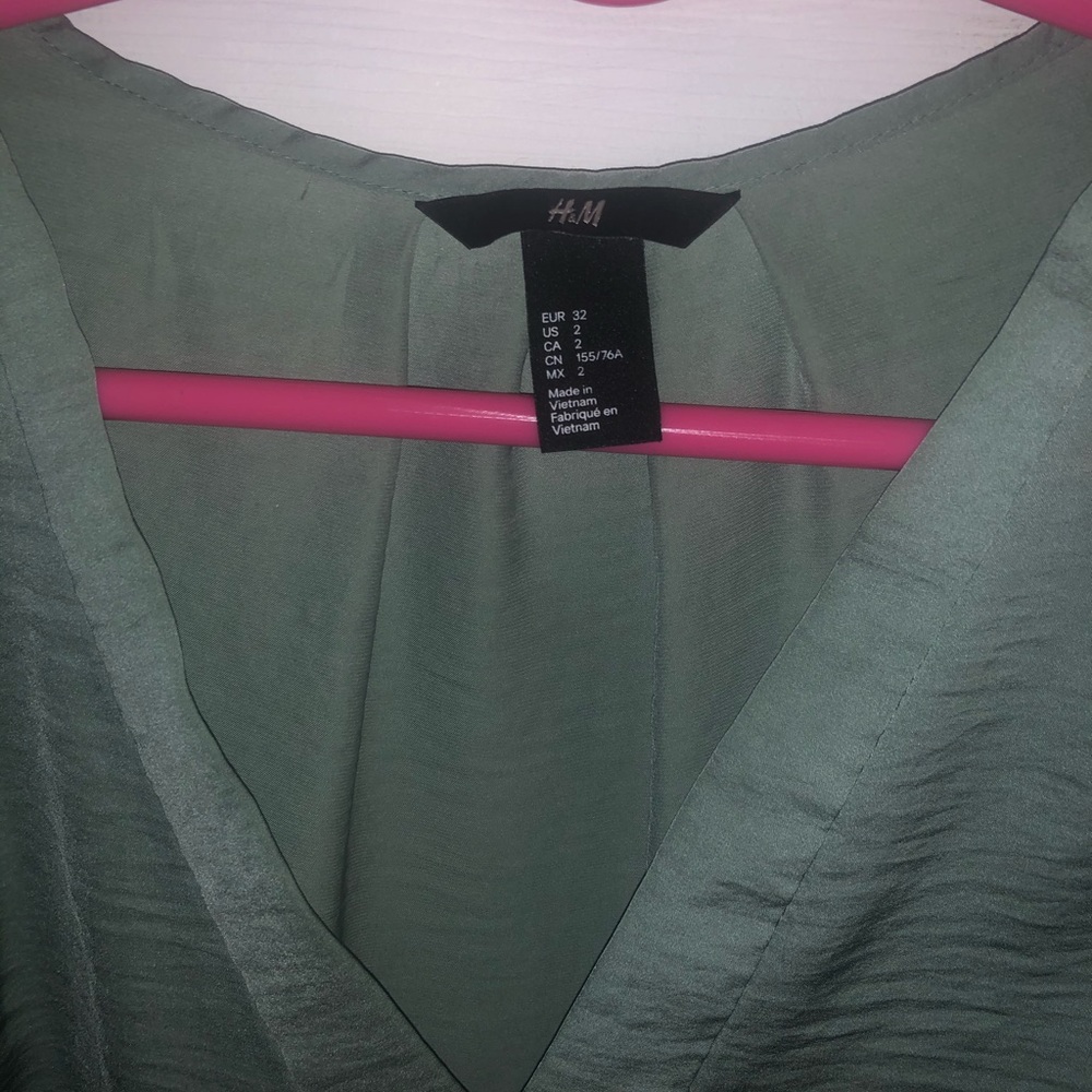 H&M multipurpose blouse - Picture 2 of 2